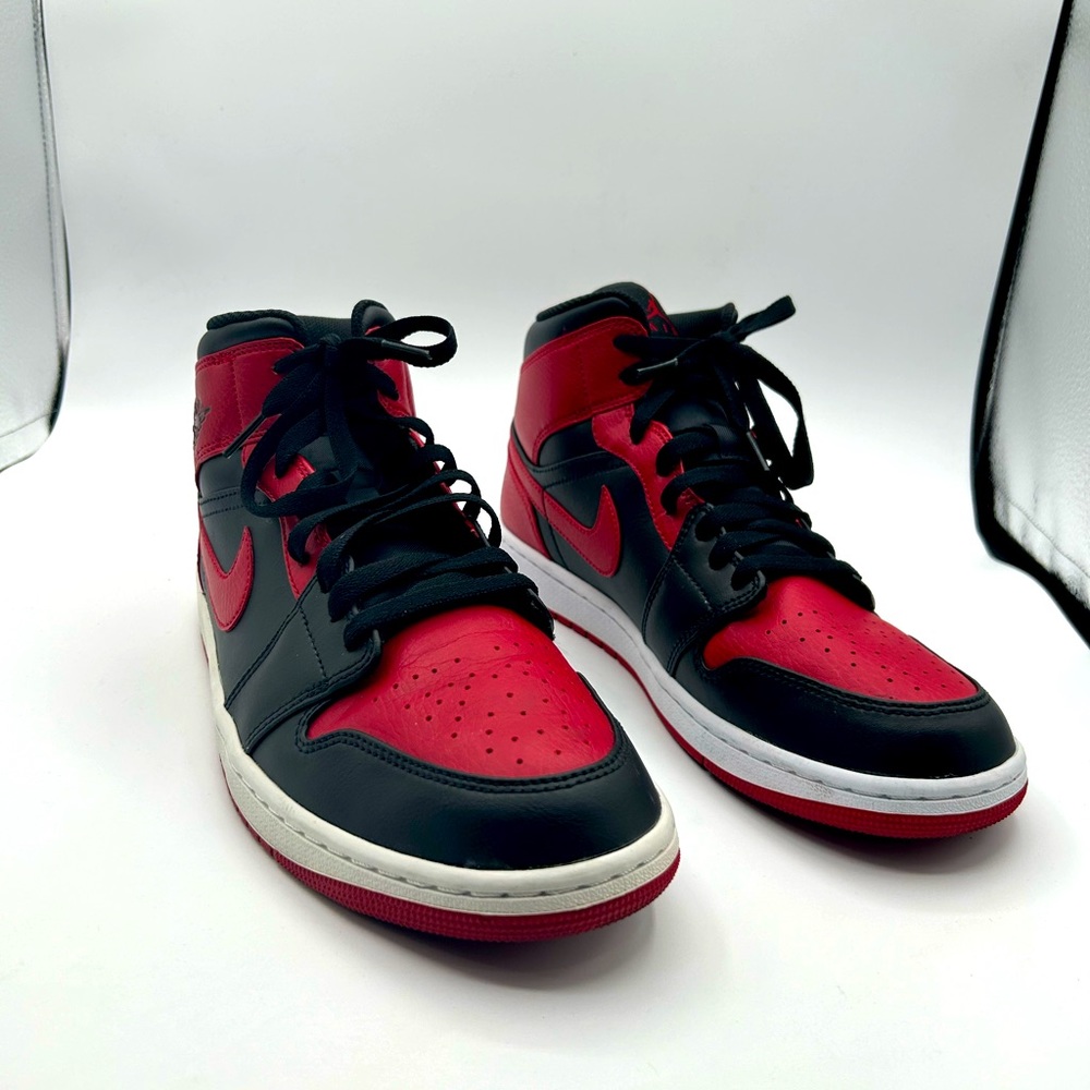 Air Jordan 1 Mid Banned size 11
